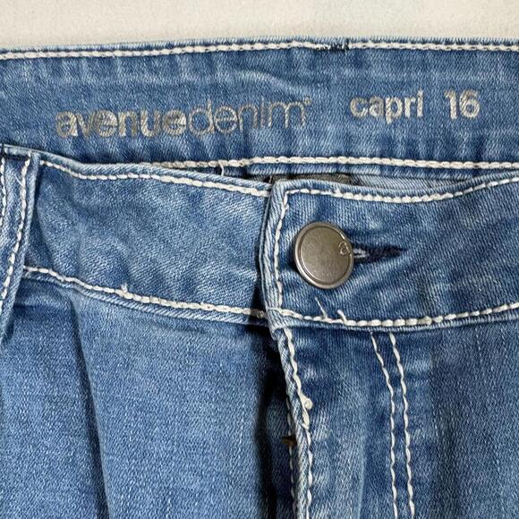 Avenue Denim Capri Jeans Womens 16 Blue Stretch Mid Rise Plus Size - Picture 2 of 10